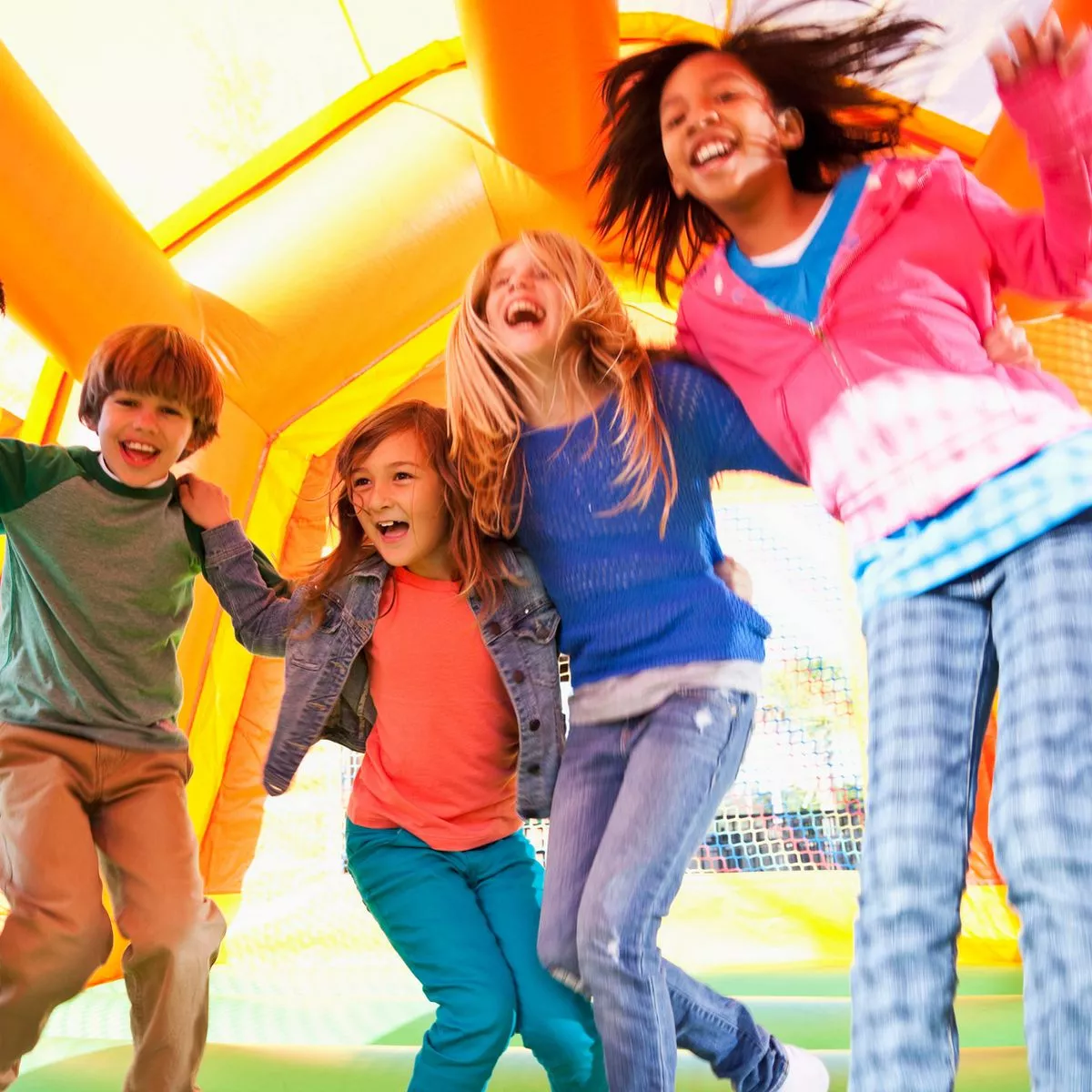 0_Children-in-bounce-house